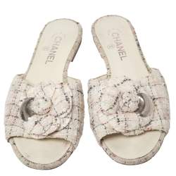Pre Owned صندل سلايد شانيل فلات كاميليا تويد متعدد الألوان مقاس 41