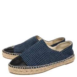 مملوكة مسبقًا Chanel Blue/Black Tweed And Leather CC Cap Toe Espadrille Flats Size 38
