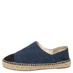 مملوكة مسبقًا Chanel Blue/Black Tweed And Leather CC Cap Toe Espadrille Flats Size 38