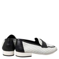مملوكة مسبقًا Chanel White/Black Woven Leather Slip On Loafers Size 38