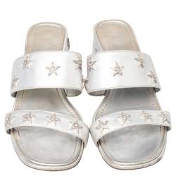 مملوكة مسبقًا Chanel Silver Leather Embellished Slide Sandals Size 39