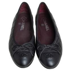 مملوكة مسبقًا Chanel Black Quilted Leather CC Bow Cap Toe Ballet Flats Size 36.5