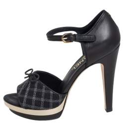 مملوكة مسبقًا Chanel Black Leather And Canvas Bow Open Toe Platform Ankle Strap Sandals Size 39.5