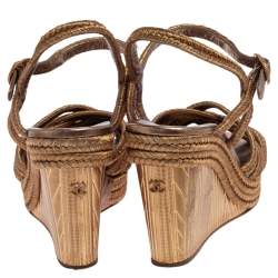 مملوكة مسبقًا Chanel Metallic Gold Woven Fabric Wedge Platform Sandals Size 38