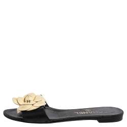 مملوكة مسبقًا حذاء سلايدز شانيل فلات سي سي مزخرف كاميليا جلد كريمي/أسود مقاس 36.5