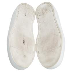 Pre Owned حذاء رياضي شانيل سي سي مطاط وقطيفة أبيض/ذهبي  بعنق منخفض مقاس 39