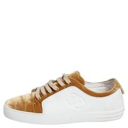 Pre Owned حذاء رياضي شانيل سي سي مطاط وقطيفة أبيض/ذهبي  بعنق منخفض مقاس 39