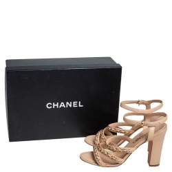 Pre Owned صندل شانيل جلد بيج مزين بسلسلة بحزام كاحل مقاس 38