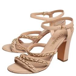 Pre Owned صندل شانيل جلد بيج مزين بسلسلة بحزام كاحل مقاس 38