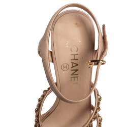 Pre Owned صندل شانيل جلد بيج مزين بسلسلة بحزام كاحل مقاس 38