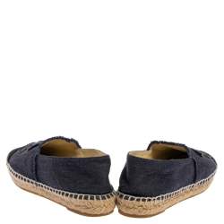 مملوكة مسبقًا Chanel Blue/Black Canvas CC Cap Toe Espadrille Flats Size 38
