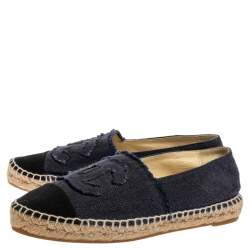 مملوكة مسبقًا Chanel Blue/Black Canvas CC Cap Toe Espadrille Flats Size 38