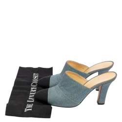 Pre Owned حذاء سلايد شانيل قماش ودنيم أزرق/أسود مزين سي سي مقاس 38