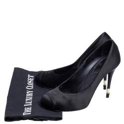 مملوكة مسبقًا حذاء كعب عالي شانيل ساتان أسود لؤلؤ مزخرف بالكعب مقاس 38