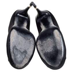 مملوكة مسبقًا حذاء كعب عالي شانيل ساتان أسود لؤلؤ مزخرف بالكعب مقاس 38