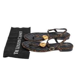 Pre Owned صندل شانيل بإصبع فلات سير كاحل مزخرف نجمة جلد أسود مقاس 35