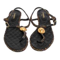 Pre Owned صندل شانيل بإصبع فلات سير كاحل مزخرف نجمة جلد أسود مقاس 35