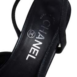 مملوكة مسبقًا Chanel Metallic Black Leather And Patent Leather Cap Toe CC Block Heel Slingback Sandals Size 36.5