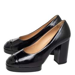 Pre Owned حذاء كعب عالي شانيل CC جلد أسود لامع بمقدمة مستديرة وكعب مربع سميك مقاس 37