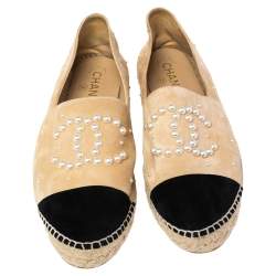 Pre Owned Chanel Beige/Black Suede CC Cap Toe Faux Pearl Embellished Espadrilles Flats Size 41