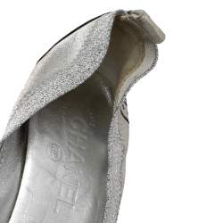 مملوكة مسبقًا حذاء كعب عالي شانيل غطاء مقدمة سي سي جلد وجلد لامع أسود/ فضي مقاس 39