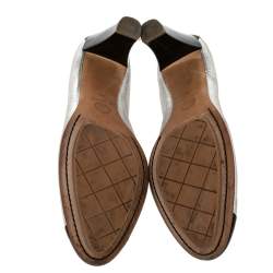 م ملوكة مسبقًا حذاء كعب عالي شانيل غطاء مقدمة سي سي جلد وجلد لامع أسود/ فضي مقاس 39