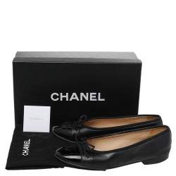 مملوكة مسبقًا Chanel Black Patent And Leather Bow CC Cap Toe Ballet Flats Size 36.5