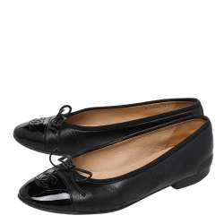 مملوكة مسبقًا Chanel Black Patent And Leather Bow CC Cap Toe Ballet Flats Size 36.5