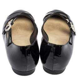 Pre Owned حذاء باليرينا فلات جلد فضي مثقب مقدمة مربعة مقاس 38