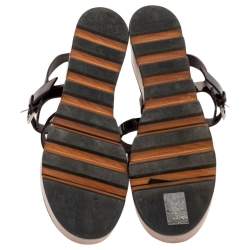 مملوكة مسبقًا Chanel Burgundy Patent Leather Interlocking CC Logo Slingback Platform Sandals Size 38