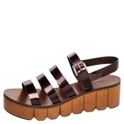 مملوكة مسبقًا Chanel Burgundy Patent Leather Interlocking CC Logo Slingback Platform Sandals Size 38