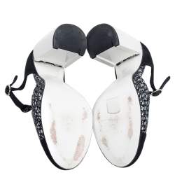 مملوكة مسبقًا Chanel Black Tweed and Fabric Cap Toe T-Strap Sandals Size 39