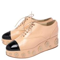 Chanel Beige/ Black Patent Leather and Leather Camellia Platform Lace Up Oxfords Size 39.5