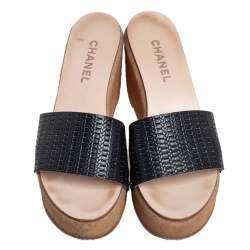 مملوكة مسبقًا Chanel Black Leather Wedge Platform Slide Sandals Size 40.5