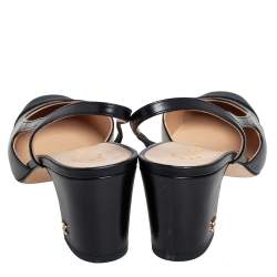 Pre Owned صندل شانيل قماش وجلد أسود مقدمة سوداء مزين شعار الماركة سي سي فتحة كعب مقاس 38