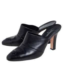 Pre Owned صندل سلايد شانيل جلد أسود مقدمة سوداء مزينة شعار الماركة سي سي مقاس 40.5