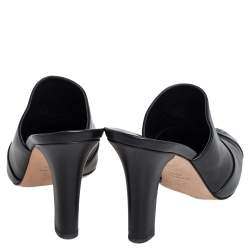 Pre Owned صندل سلايد شانيل جلد أسود مقدمة سوداء مزينة شعار الماركة سي سي مقاس 40.5