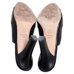 Pre Owned صندل سلايد شانيل جلد أسود مقدمة سوداء مزينة شعار الماركة سي سي مقاس 40.5