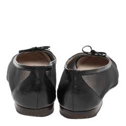 Pre Owned ح ذاء باليرينا فلات شانيل جلد وشبك أسود مزين شعار الماركة وفيونكة مقاس 37.5