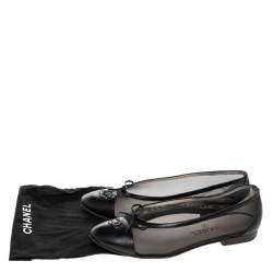 Pre Owned حذاء باليرينا فلات شانيل جلد وشبك أسود مزين شعار الماركة وفيونكة مقاس 37.5