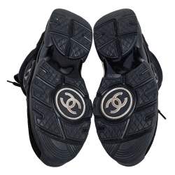 مملوكة مسبقًا حذاء رياضي شانيل ترينير سويدي و نايلون أسود مزين شعار الماركة سي سي مقاس 41