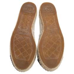مملوكة مسبقًا Chanel Cream/Black Canvas CC Espadrille Flats Size 40