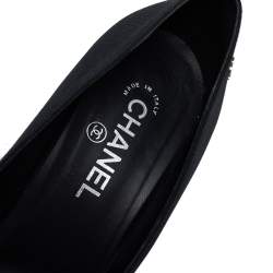 Pre Owned Chanel Black Canvas and Satin CC Cap Toe Pumps Size 39.5