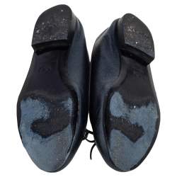 Pre Owned حذاء باليرينا فلات شاتيل جلد أزرق ميتاليك مقدمة زرقاء مزينة شعار الماركة سي سي مزين فيونكة مقاس 37.5