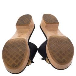 مملوكة مسبقًا صندل سلايد شانيل قماش أسود مزين زهرة كاميليا وشعار الماركة سي سي مقاس 40