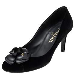 مملوكة مسبقًا حذاء كعب عالي شانيل CC كاميليا قطيفة أسود مقاس 38