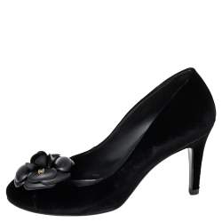 مملوكة مسبقًا حذاء كعب عالي شانيل CC كاميليا قطيفة أسود مقاس 38