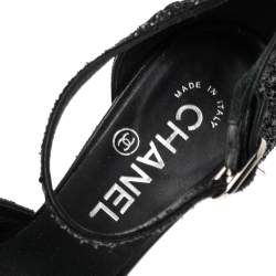 مملوكة مسبقًا صندل شانيل سير كاحل كاميليا غليتر أسود مقاس 38