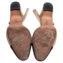 Pre Owned حذاء كعب عالي شانيل غطاء مقدمة سي سي كانفاس وجلد أسود/ ذهبي بسير خلفي مقاس 39