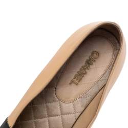 مملوكة مسبقًا Chanel Beige/Black Leather Camellia Slip On Flats Size 39